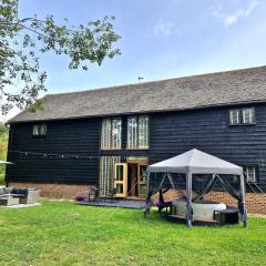The Dairy Cottage with hot tub & pizza oven