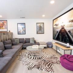 Big Family House w Theater Pool table