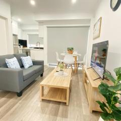 Quiet Cozy Townhouse 6 mins to Airport and Shoping Mail