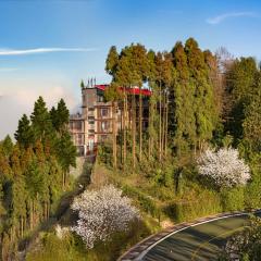 Summit Sherpa Mountain Hotel & Spa