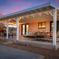 Peaceful Desert Escape with Pool, Fire Pit and Stargazing Views