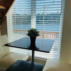 Lakefront retreat close to Microsoft and Bellevue