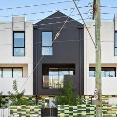 3 Bedroom Modern Central Clayton Living