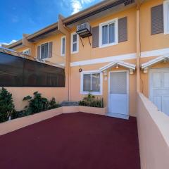 Cute 2 room House with pool access