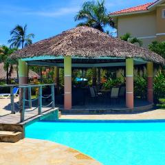 Cozy Garden Oasis Steps to the Beach
