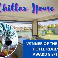 CHILLAX HOUSE - Luxury, Canals, Jetty, Family Friendly - Sleeps 14 in Style!