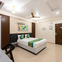 Treebo AR Grand, 18 mins from Airport