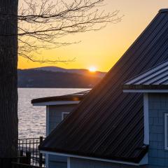 Lakefront Cottage in Colchester