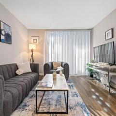Location Walk to the beach Chic Condo!