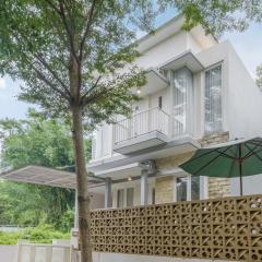 Calma Edelweiss Villa Lawang Malang
