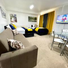 2 Bedrooms Modern Central London Apartment, Full Kitchen, 5 minutes Tube Station