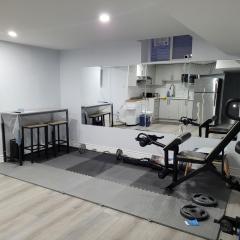 Simple & Budget Shared Room in Toronto House