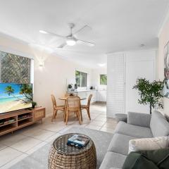 The Tropical - Pet Friendly 2BR Escape Near Beach & Tram with Parking