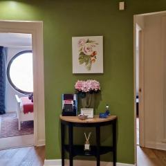 Leeds City Centre luxury 2 bed apartment sleeps 6 fantastic views