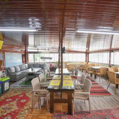 Anz Guest House Pansiyon