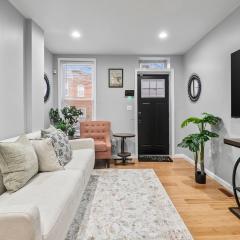 Cozy Downtown Retreat Walkable
