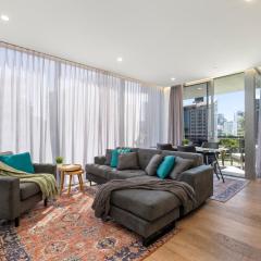 Lux Style Spacious 1 Bed Apt, Pool , Parking