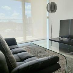 Modern 5-Guest Pool Retreat for Family & Business