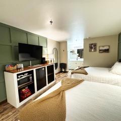 Jonesbones Room at White Wing Lodge- Silver Dollar City Getaway