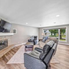 Charming 4-Bedroom Home Short Walk to Lambeau