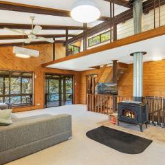 'The Treehouse On Hardys' by Accom Holidays