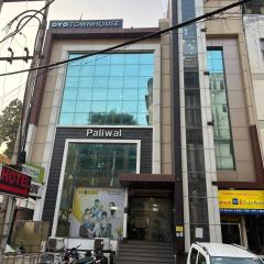 Hotel The Mall Inn by MNG Rooms