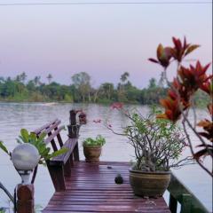 เรือนรอยน้ำ บ้านกามเทพ โฮมสเตย์ อัมพวา