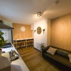 Mega Value Stay - 7 Beds, Keyless Entry, City 5 min walk BY PROPERTY PROMISE