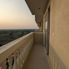 Cozy 2BHK, 10 mins from Airport and 20 mins from Station