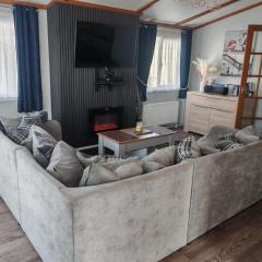 Dog Friendly 8 Berth Lodge, 600 Yard's From The Beach In Hunstanton