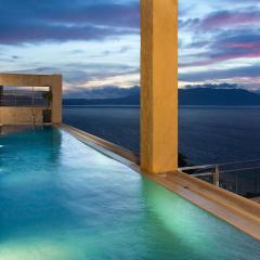 Beachfront Ravdoucha Epavlis Eleni Villa - Pool, Hot Tub, Gym, Sauna, Private Parking, WiFi