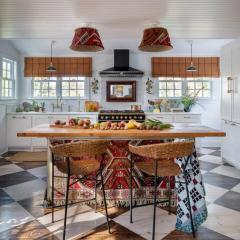 Willow Vale - Stunningly Designed Historical Icon with Hot Tub