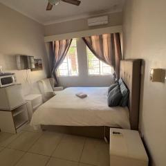 2 Oaks Guest House
