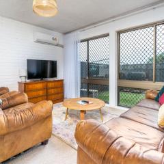 Spacious 2-Bed Unit with Garden in Mawson - Hosted by Canstay