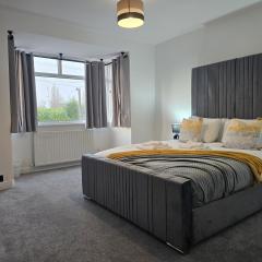 Bright & Elegant 2-Bedroom Stay in Stockport