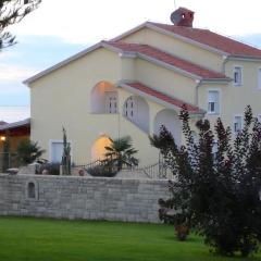 Villa Del Golfo, Apartement Mit Garten Und Pool
