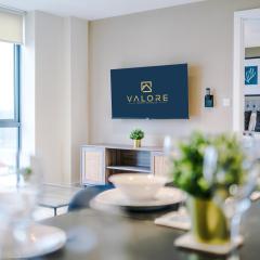 Stunning Top-Floor 2BR Free Parking & Stylish Stay