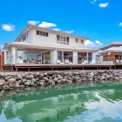 Whitsunday Waterfront Luxury at 19 The Cove