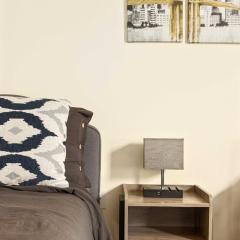 Newark Gem Pearl 3BR, 2BA - Sleeps 10 - Walk to Prudential Center and Newark Penn Station, Near EWR and American Dream Mall, includes WiFi - Laundry - Backyard - Gym