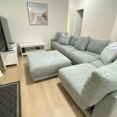 KozyGuru | Homebush West | 3-Beds Apt with Parking