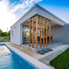 Ferienhaus In Šegotići Mit Großem Garten