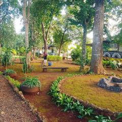 VANESSA'S GARDEN Restaurant & Bungalow