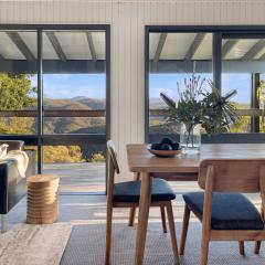 Clifftop cottage escape with breathtaking views