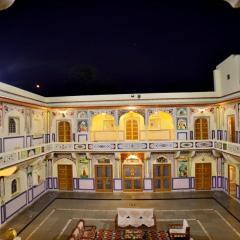 Mini Palace Samod