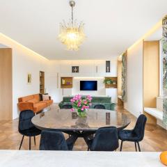 Moon River Luxury Apartment