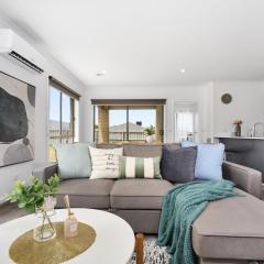 KozyGuru Pakenham Comfortable 4-Bedroom House
