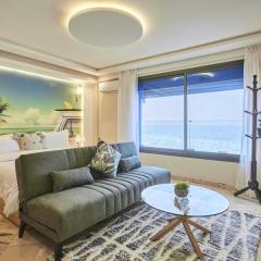 Amwaj Apt - Merlift Coastal Gem Beach at Your Doorstep