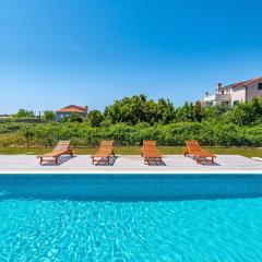 Apartmen 1 with swimming pool Nikola