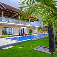 Luxurious, Seaview, Private Pool, 3-Bedroom Villa in Seraya