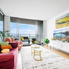 Luxury 2Br Apt Near Train Shopping Center